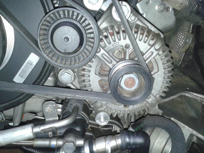 Begagnade Dynamo BMW 6 serie (E63) M6 V10 40V Pris på förfrågan erbjuds av N Kossen Autorecycling BV