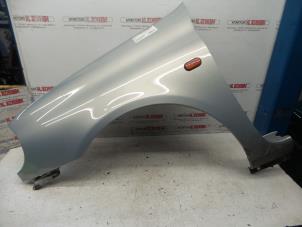 Used Front wing, left Renault Clio II Societe (SB) 1.9 dTi Price on request offered by N Kossen Autorecycling BV