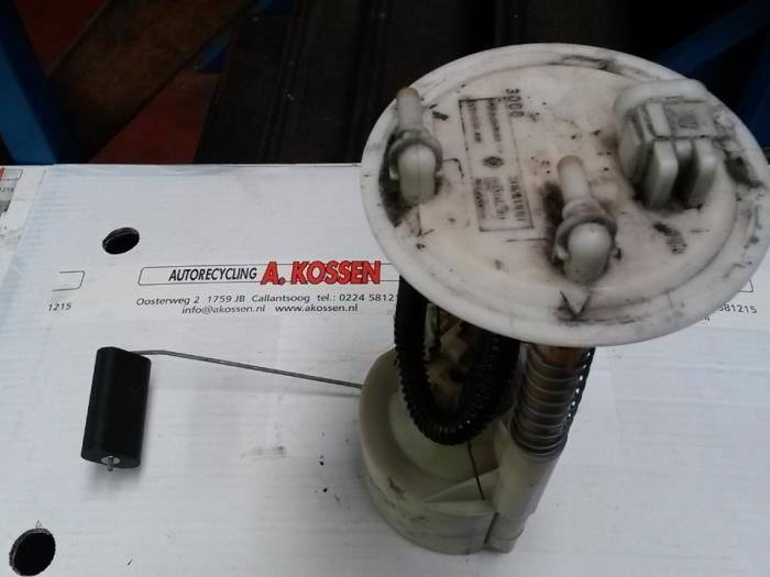 Usagé Pompe essence Renault Laguna I (B56) 1.6 16V Prix sur demande proposé par N Kossen Autorecycling BV