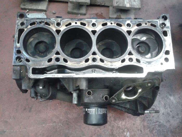 Gebrauchte Kolben Renault Laguna Preis auf Anfrage angeboten von N Kossen Autorecycling BV