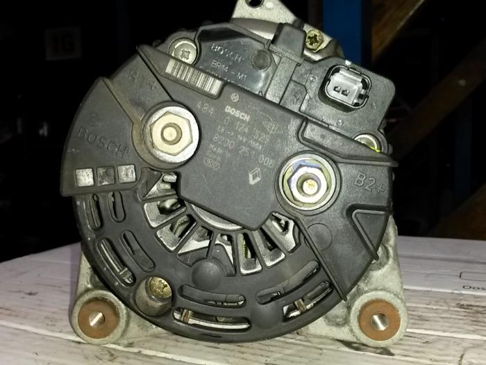 Gebrauchte Dynamo Renault Laguna II Grandtour (KG) 1.9 dCi 120 Preis auf Anfrage angeboten von N Kossen Autorecycling BV