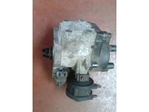 Used Distributor Honda Civic (EG) 1.3 DX 16V Price on request offered by N Kossen Autorecycling BV