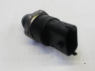 Usados Sensor de presión de combustible Renault Laguna Precio de solicitud ofrecido por N Kossen Autorecycling BV