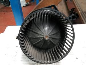 Usados Motor de ventilador de calefactor Nissan Vanette (C23) 2.3 D E/Cargo Precio de solicitud ofrecido por N Kossen Autorecycling BV