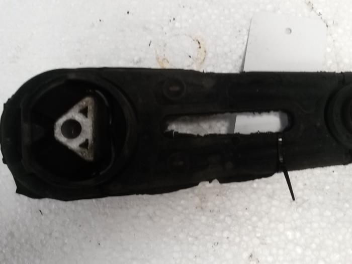 Engine mount from a Nissan Micra (K12) 1.4 16V 2007