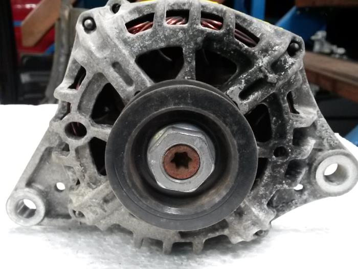 Dynamo van een Nissan Micra (K12) 1.4 16V 2007