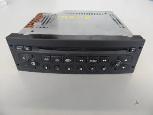 Używane Radioodtwarzacz CD Peugeot 206 (2A/C/H/J/S) 1.4 XR,XS,XT,Gentry Cena na żądanie oferowane przez N Kossen Autorecycling BV