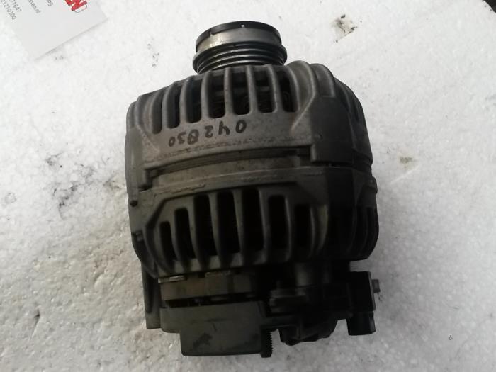 Begagnade Dynamo Volkswagen Passat (3B2) 1.9 TDi 90 Pris på förfrågan erbjuds av N Kossen Autorecycling BV