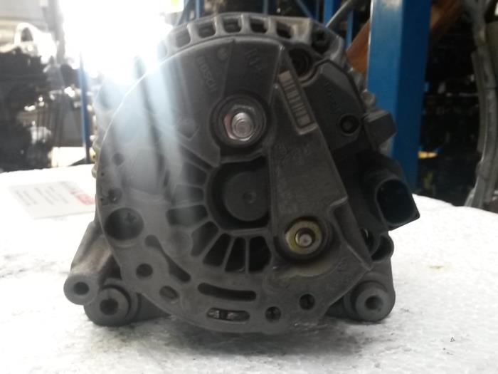 Dynamo from a Volkswagen Passat (3B2) 1.9 TDi 90 1999