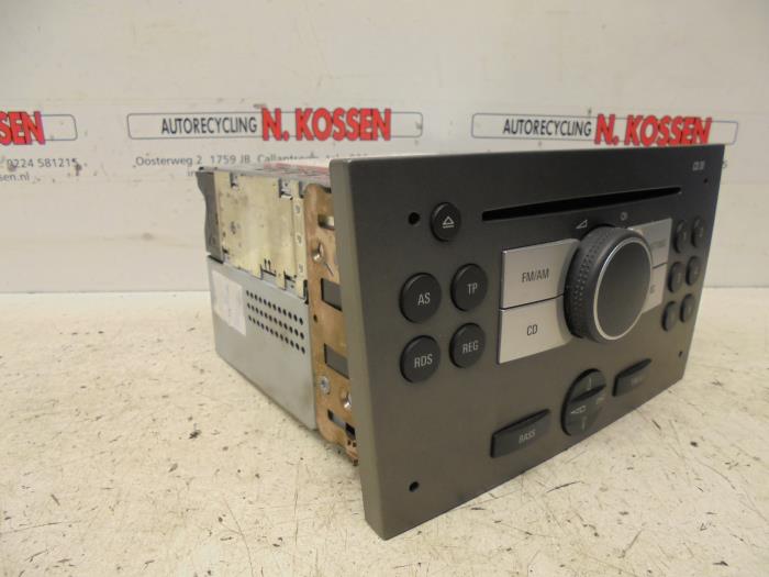 Reproductor de CD y radio de un Opel Tigra Twin Top 1.4 16V 2006