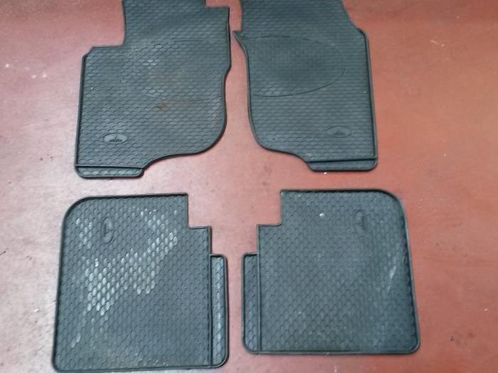 Set of mats from a Mitsubishi Space Star (DG) 1.9 DI-D 2006