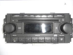 Usagé Radio/Lecteur CD Dodge Ram 3500 Standard Cab (DR/DH/D1/DC/DM) 5.7 V8 Hemi 2500 4x2 Prix sur demande proposé par N Kossen Autorecycling BV
