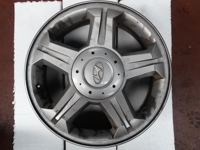 Wheel from a Hyundai Coupe 2.0i 16V CVVT 2006