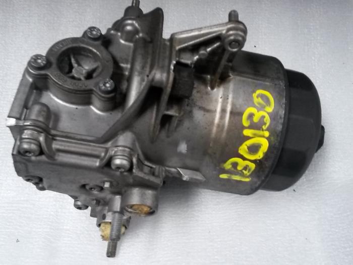 Gebrauchte Ölfiltergehäuse BMW 6 serie (E63) M6 V10 40V Preis auf Anfrage angeboten von N Kossen Autorecycling BV
