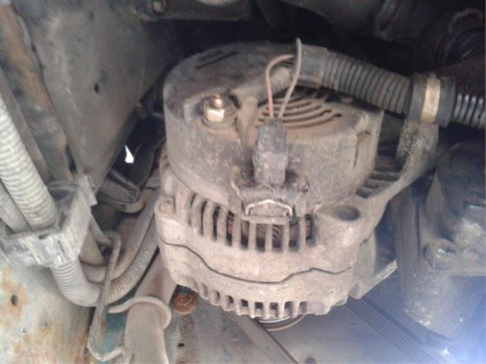 Begagnade Dynamo Volkswagen Transporter/Caravelle T4 2.4 D Synro Pris på förfrågan erbjuds av N Kossen Autorecycling BV