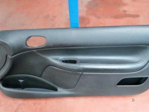 Usagé Revêtement portière 2portes droite Peugeot 206 CC (2D) 1.6 16V Prix sur demande proposé par N Kossen Autorecycling BV