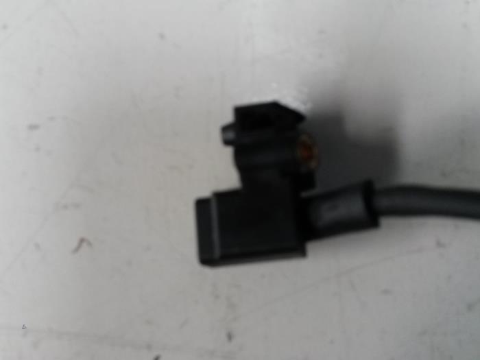 Begagnade Vevaxelsensor Volkswagen Lupo (6X1) 1.4 16V 75 Pris på förfrågan erbjuds av N Kossen Autorecycling BV