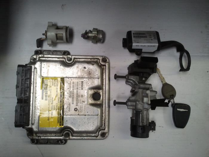 Used Engine management computer Chrysler Voyager/Grand Voyager (RG/RS) 2.8 CRD 16V Grand Voyager Price on request offered by N Kossen Autorecycling BV