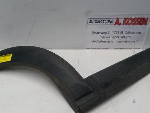 Used Flared wheel arch Landrover Discovery III (LAA/TAA) 2.7 TD V6 Price on request offered by N Kossen Autorecycling BV