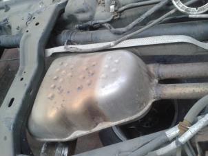 Used Exhaust middle silencer Landrover Discovery III (LAA/TAA) 2.7 TD V6 Price on request offered by N Kossen Autorecycling BV