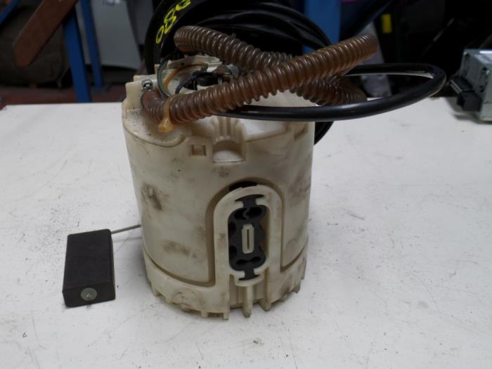 Usagé Pompe essence Volkswagen Polo III (6N1) 1.3i 55 Prix sur demande proposé par N Kossen Autorecycling BV