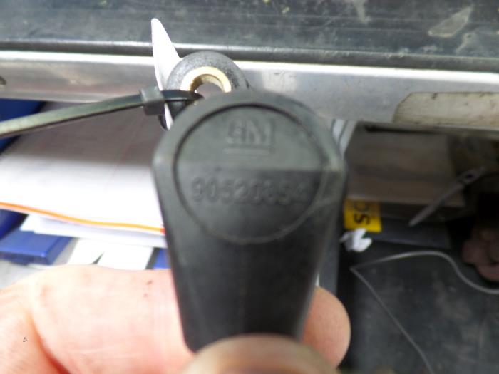 TDC sensor from a Opel Astra G (F08/48) 1.6 16V 1998