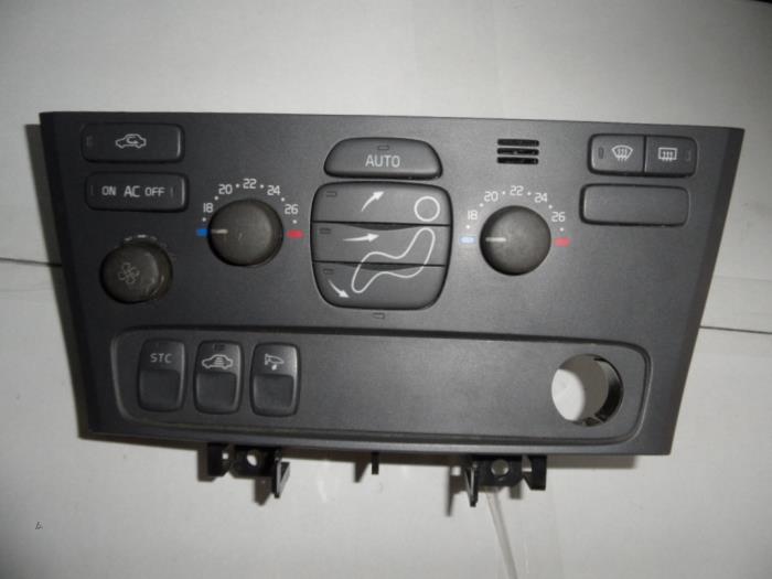 Begagnade Klimatpanel Volvo V70 (SW) 2.4 20V 140 Pris på förfrågan erbjuds av N Kossen Autorecycling BV