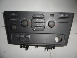 Used Climatronic panel Volvo V70 (SW) 2.4 20V 140 Price on request offered by N Kossen Autorecycling BV