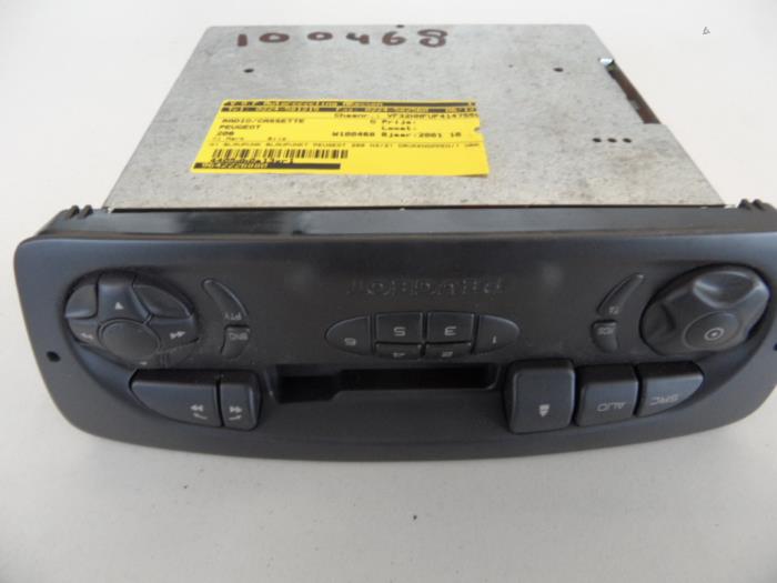 Reproductor de casetes y radio Peugeot 206 1.6 16V - 9642226880 BLAUPUNK