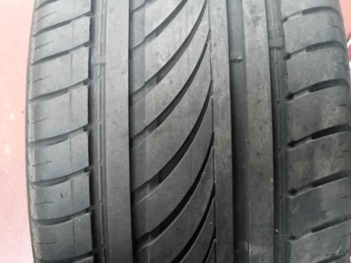 Używane Opona Cena na żądanie oferowane przez N Kossen Autorecycling BV