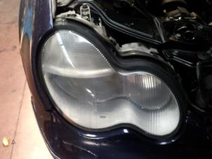 Used Headlight, right Mercedes C Combi (S203) 2.7 C-270 CDI 20V Price on request offered by N Kossen Autorecycling BV