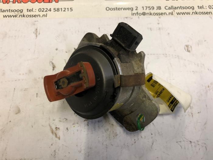 Usados Distribuidor de corriente Hyundai S-coupe 1.5i Base,LS 12V Precio de solicitud ofrecido por N Kossen Autorecycling BV