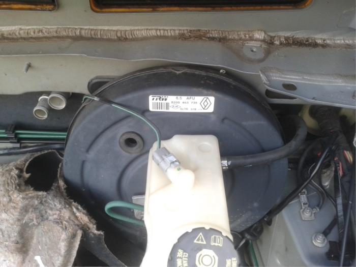 Usagé Assistant de freinage Renault Grand Scénic II (JM) 1.9 dCi 120 Prix sur demande proposé par N Kossen Autorecycling BV