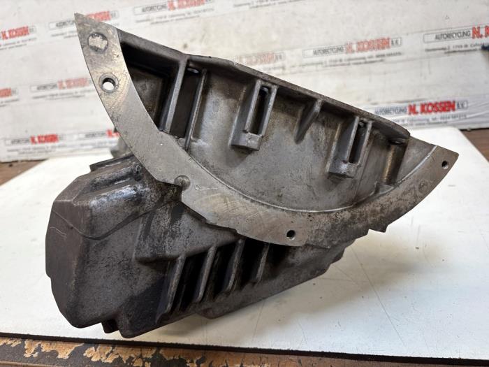 Usagé Couvercle carter BMW 5 serie Touring (E39) 523i 24V Prix sur demande proposé par N Kossen Autorecycling BV