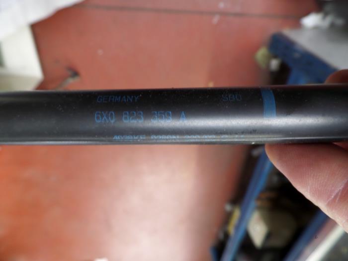 Bonnet gas strut, right from a Volkswagen Lupo (6X1) 1.4 16V 75 1999