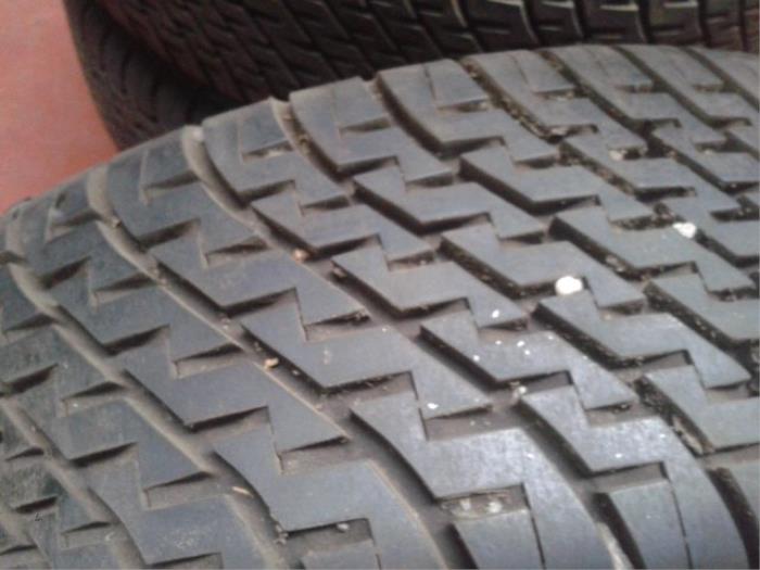 Używane Opona Cena na żądanie oferowane przez N Kossen Autorecycling BV