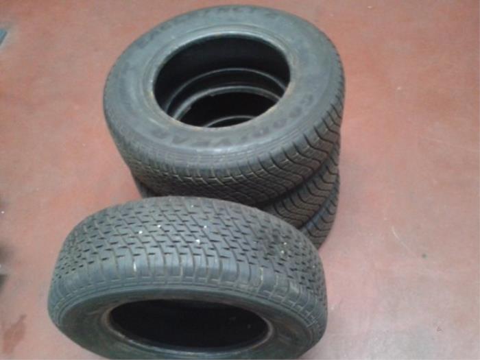Używane Opona Cena na żądanie oferowane przez N Kossen Autorecycling BV