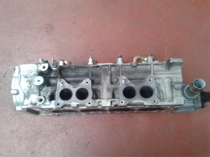 Cylinder head from a Nissan Primera (P12) 1.8 16V 2006