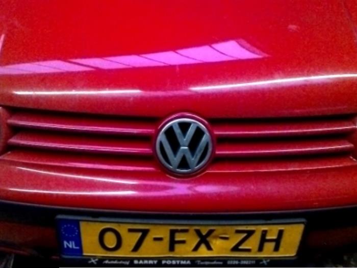 Grille from a Volkswagen Golf IV Variant (1J5) 1.9 SDI 2000