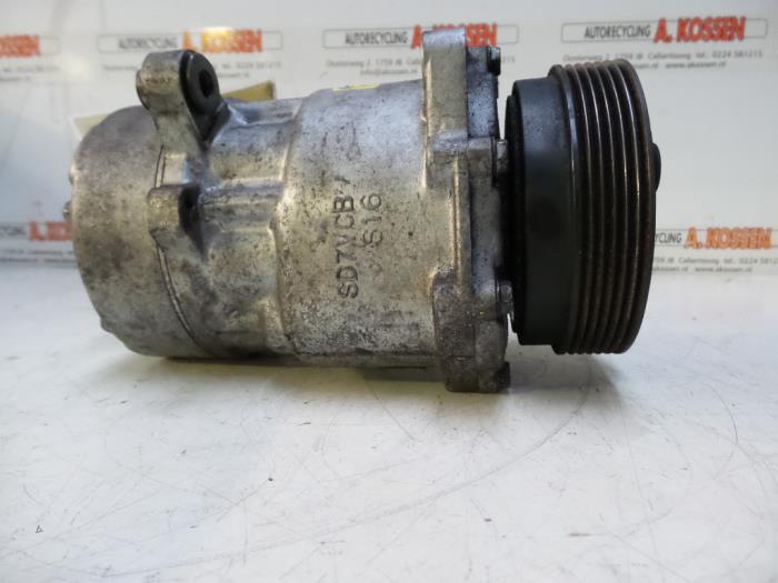 Air conditioning pump from a Volkswagen Golf IV Variant (1J5) 1.9 SDI 2000