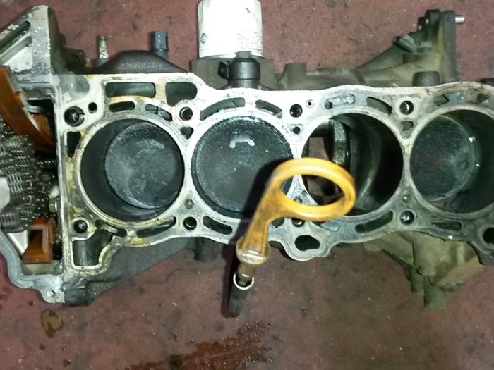 Usagé Piston Nissan Primera (P12) 1.8 16V Prix sur demande proposé par N Kossen Autorecycling BV