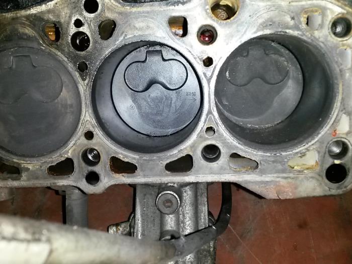 Usados Biela Volkswagen Transporter/Caravelle T4 2.4 D Synro Precio de solicitud ofrecido por N Kossen Autorecycling BV