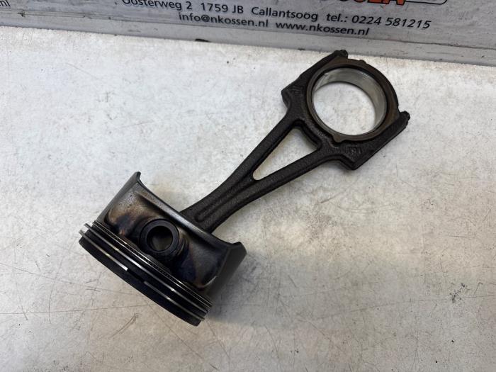 Usagé Piston Opel Tigra Prix sur demande proposé par N Kossen Autorecycling BV