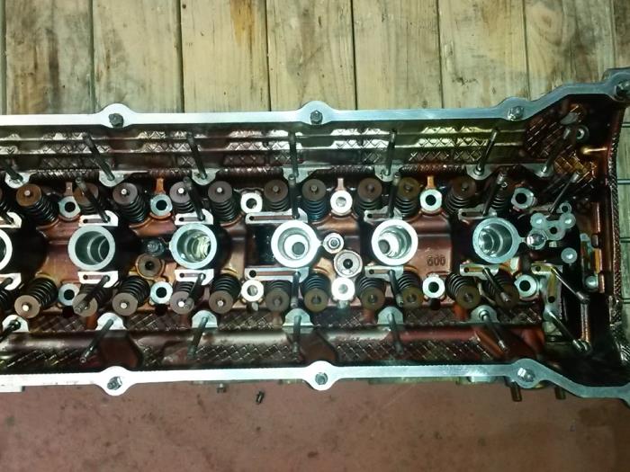 Cylinder head from a BMW 3 serie (E46/2) 320 Ci 24V 2004