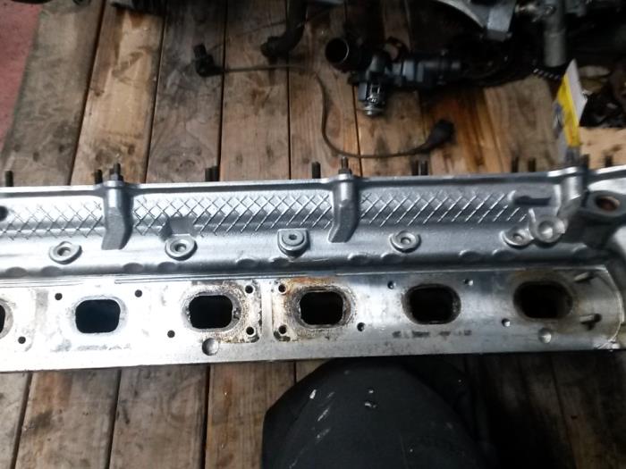 Cylinder head from a BMW 3 serie (E46/2) 320 Ci 24V 2004