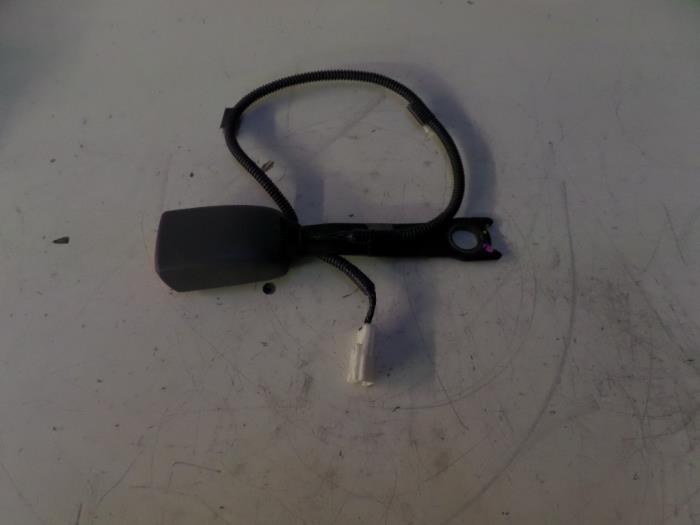 Front seatbelt buckle, left from a Toyota Prius (ZVW3) 1.8 16V 2010