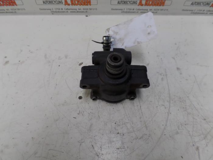 Usagé Pompe de direction Ford Transit 2.4 TDCi 16V Prix sur demande proposé par N Kossen Autorecycling BV