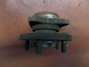 Used Front wheel bearing Landrover Discovery III (LAA/TAA) 2.7 TD V6 Price on request offered by N Kossen Autorecycling BV