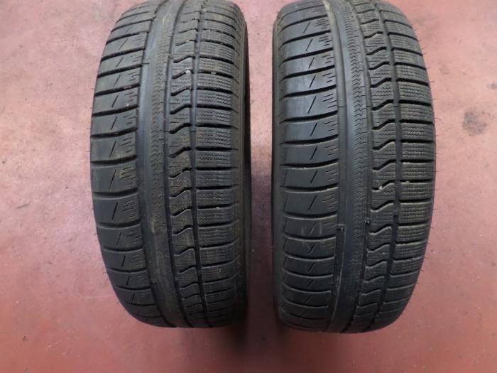 Używane Opona zimowa Cena na żądanie oferowane przez N Kossen Autorecycling BV
