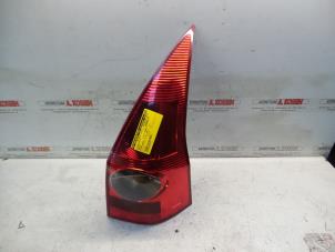 Używane Tylne swiatlo pozycyjne prawe Renault Megane II Grandtour (KM) 1.5 dCi 80 Cena na żądanie oferowane przez N Kossen Autorecycling BV